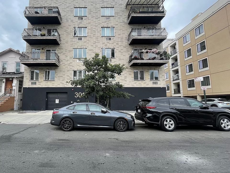3016 Brighton 5 St. Unit: 1-C