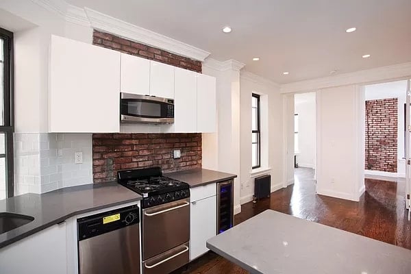 54 E 3rd St Unit: 3