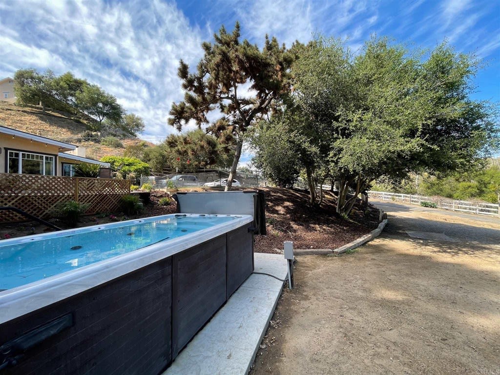 1027 S Live Oak Park Dr