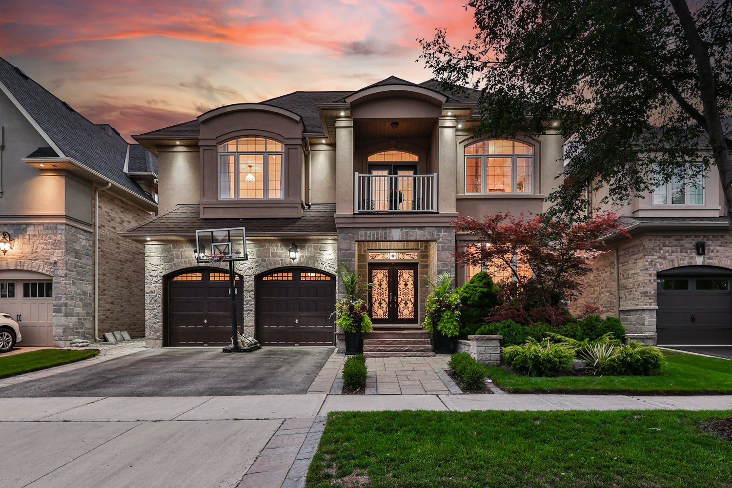 526 Hidden Trail, Oakville