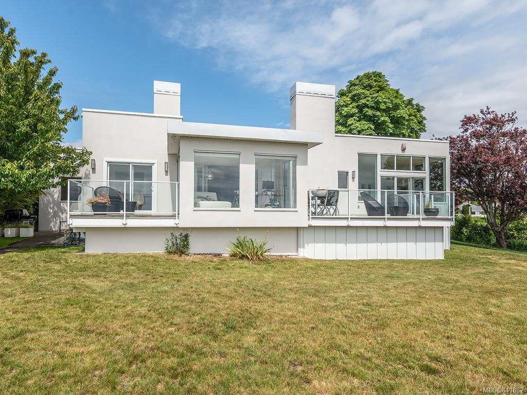 207 Beach Dr