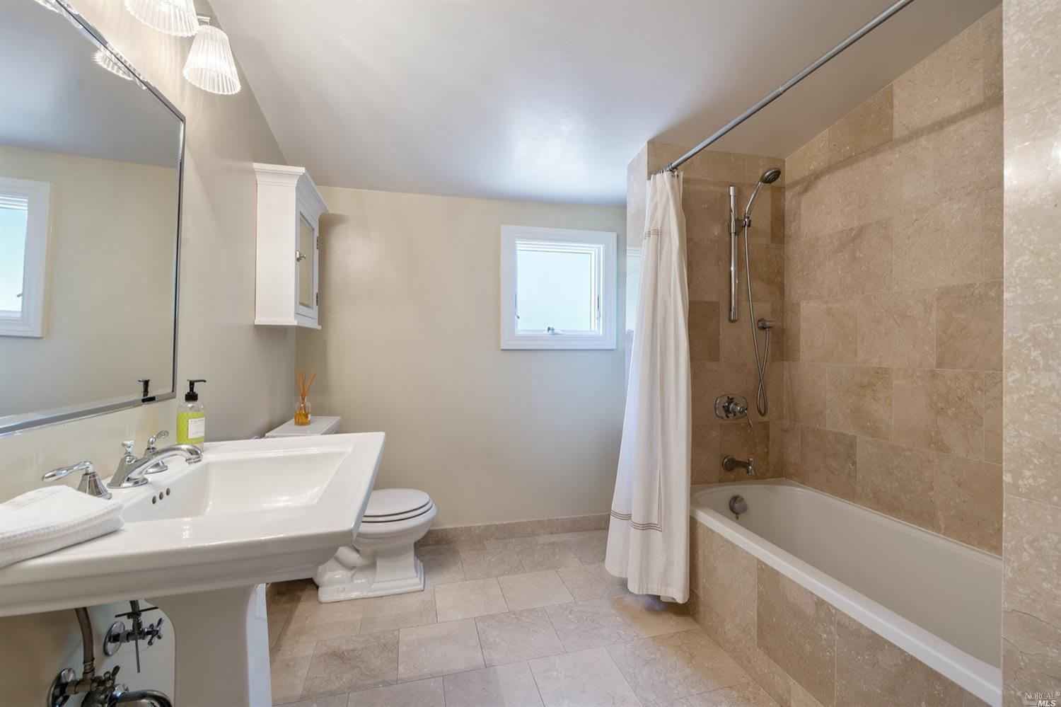 2 Cedarwood Ln