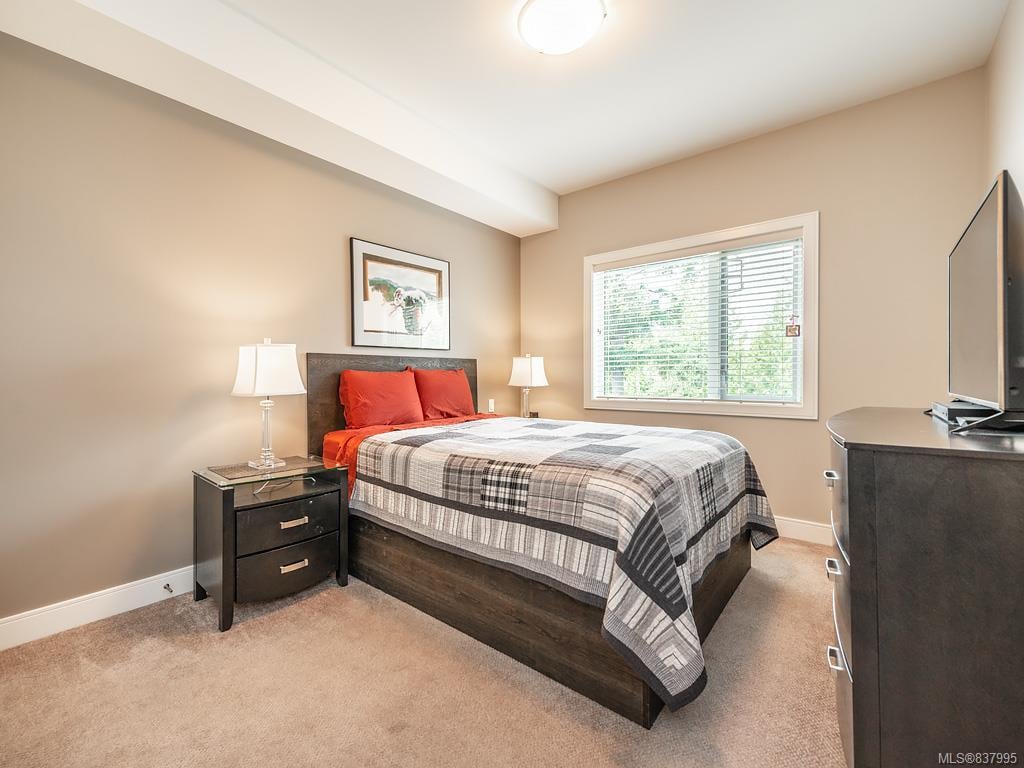 302-7111 W Saanich Rd