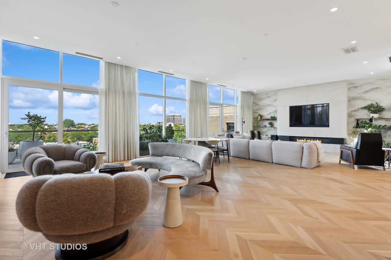 Listing highlight: 2035 N Orleans St Ph W