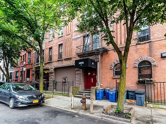 636 Warren St Apt: 2L