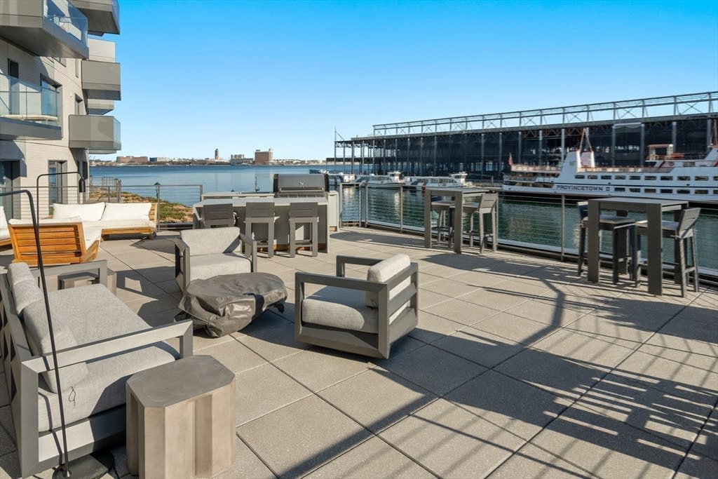 300 Pier 4 Blvd #3J