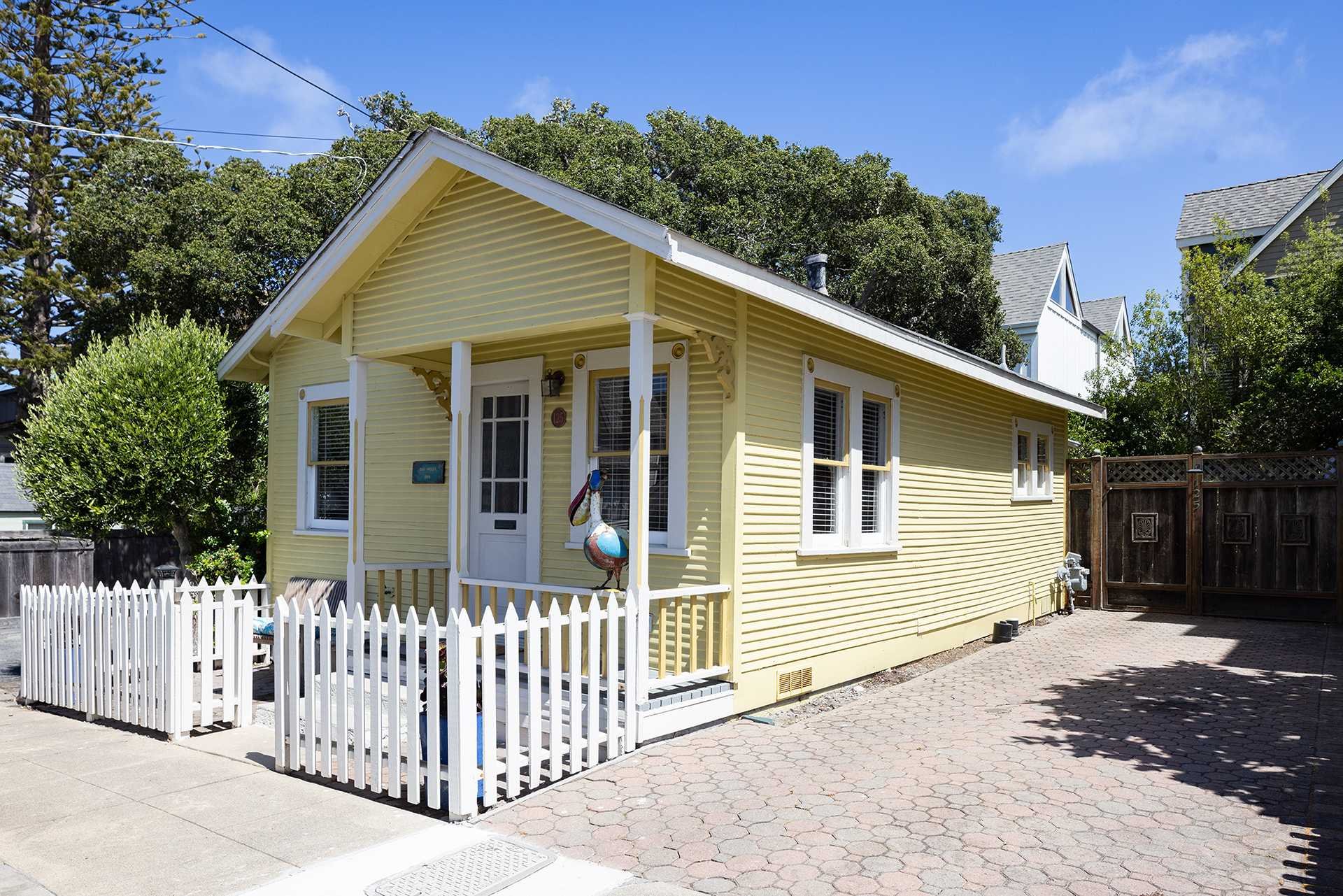 Charming Pacific Grove Cottage - 125 16th Street