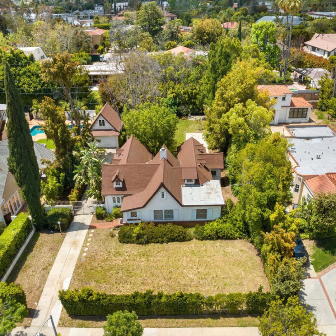 New Listing Home for Sale in Beverly Hills! 