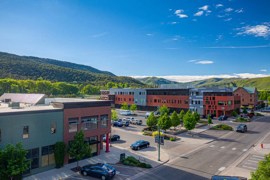 Stunning Oversized One Bedroom in Basalt 