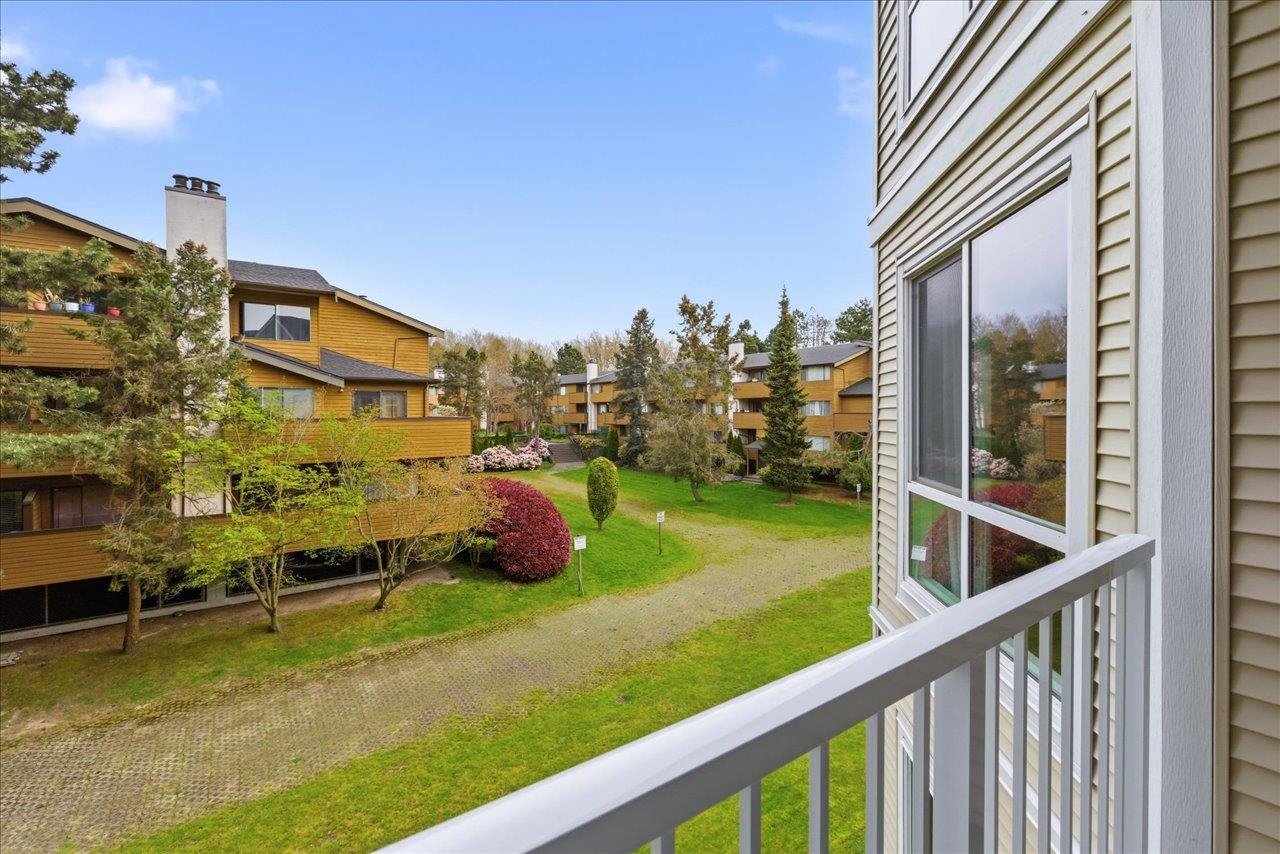 214-7435 Moffatt Rd