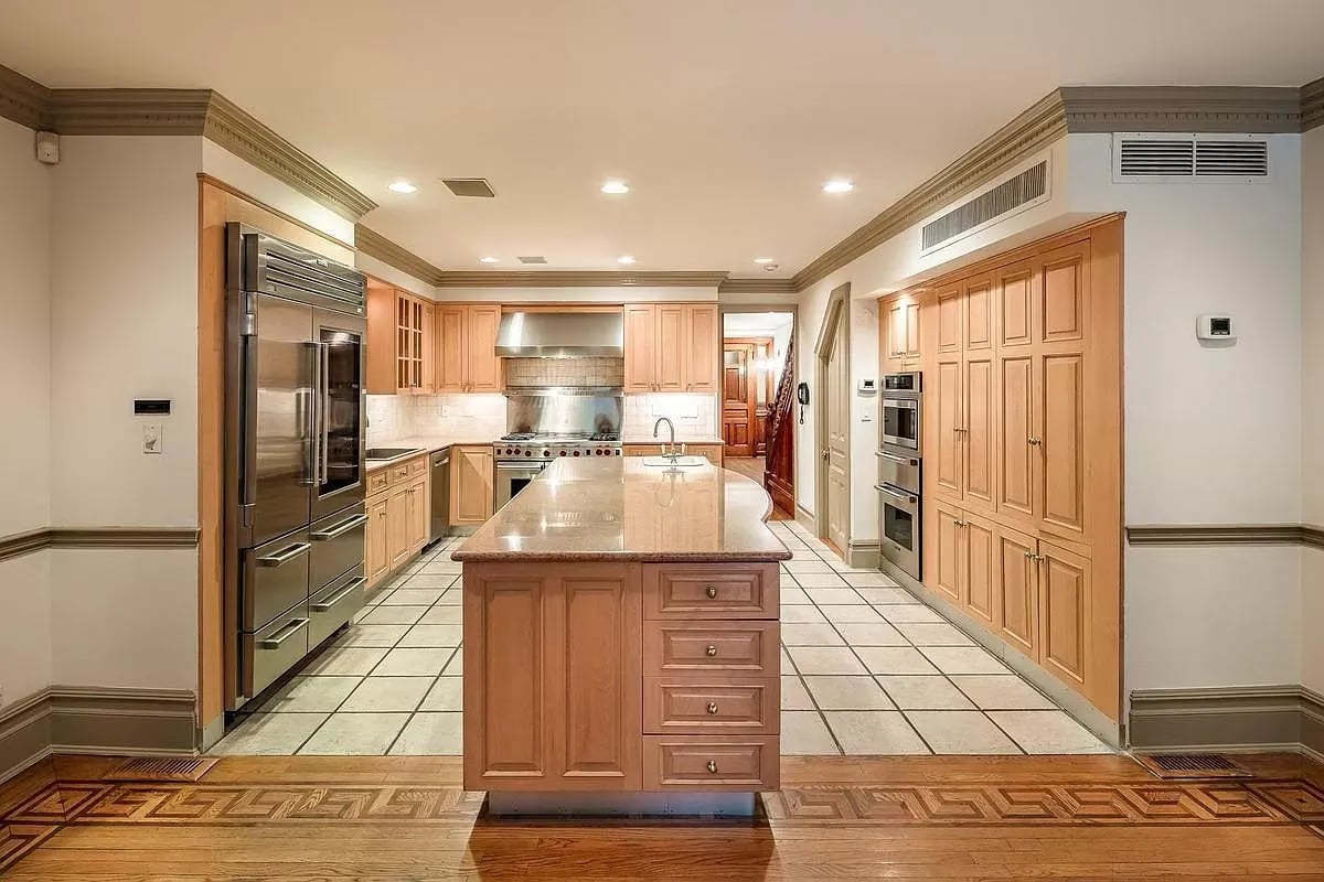131 W 71st St