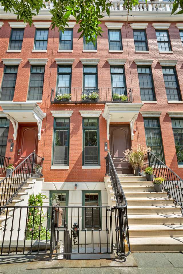 114 River St