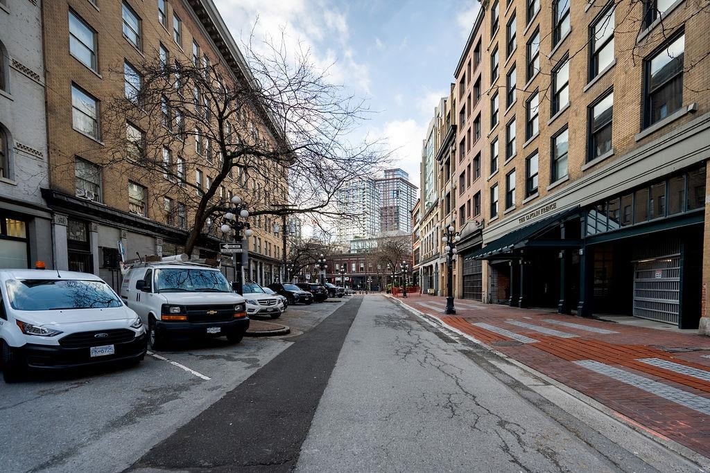 502-55 Alexander St