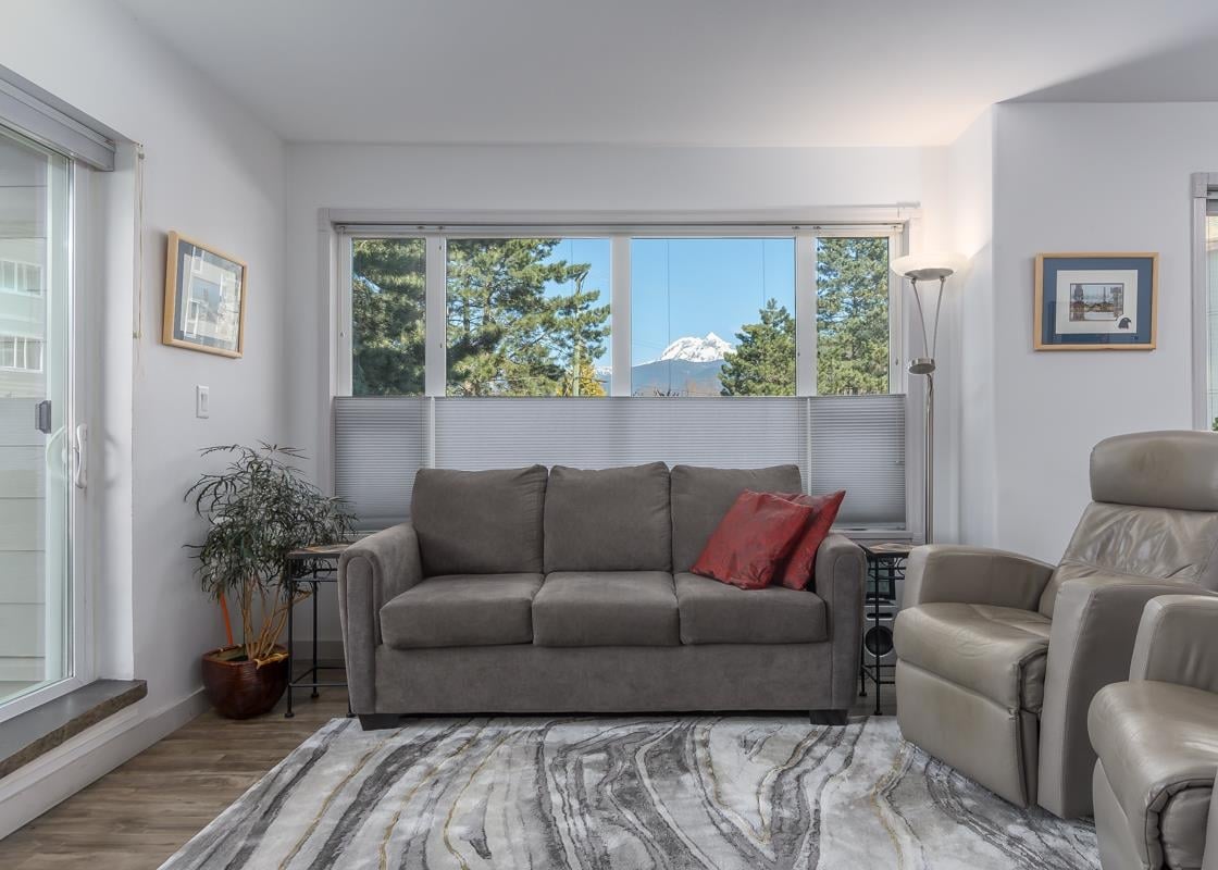 112-1466 Pemberton Ave