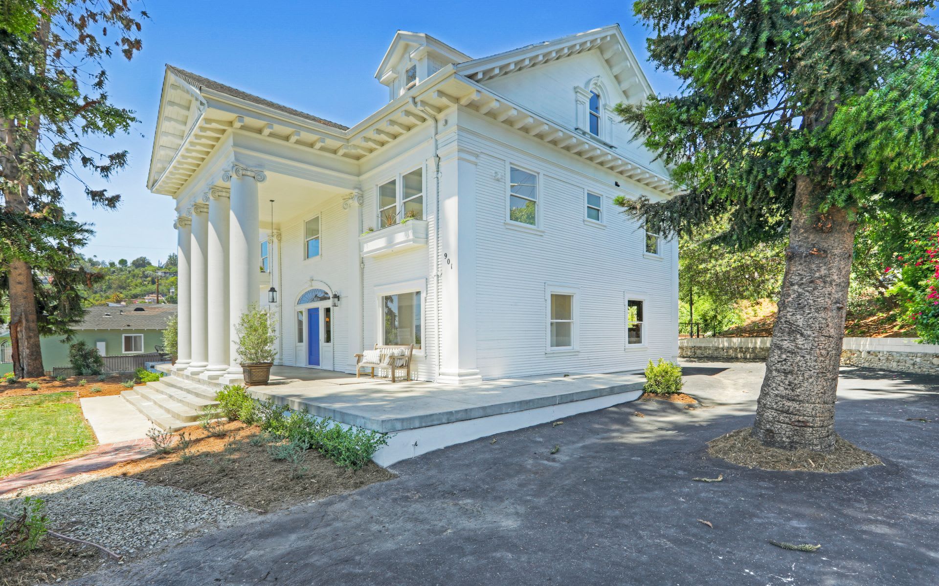  901 Isabel St