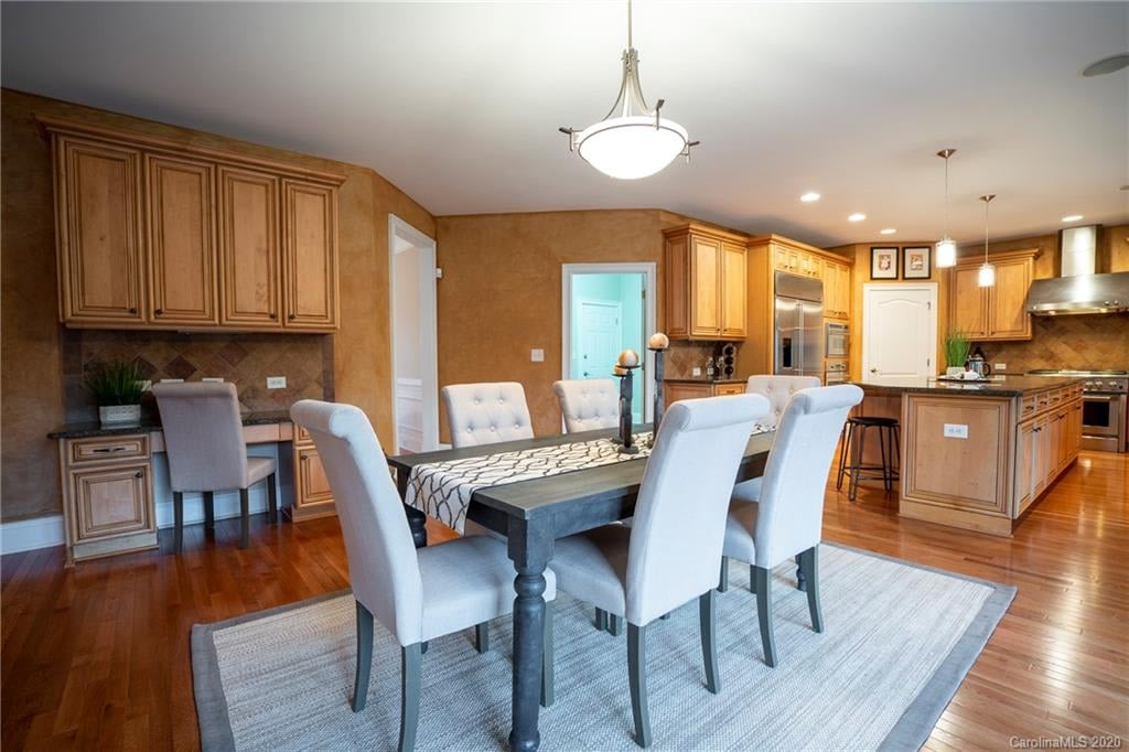 821 Wandering Way Dr