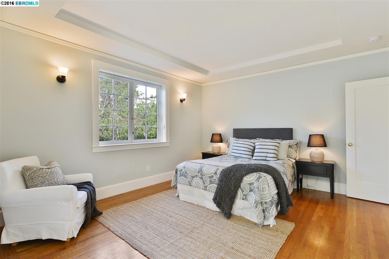 1737 Thousand Oaks Blvd