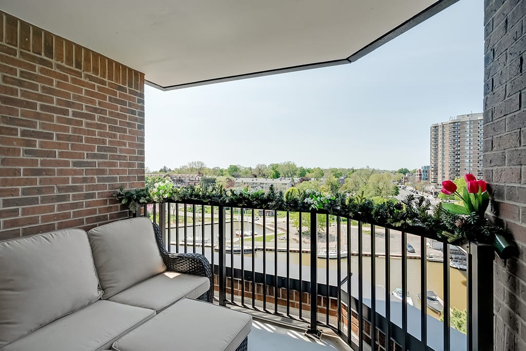 100 Lakeshore Road E Unit: 901