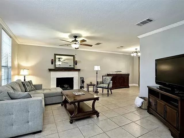 2118 Heather Dr