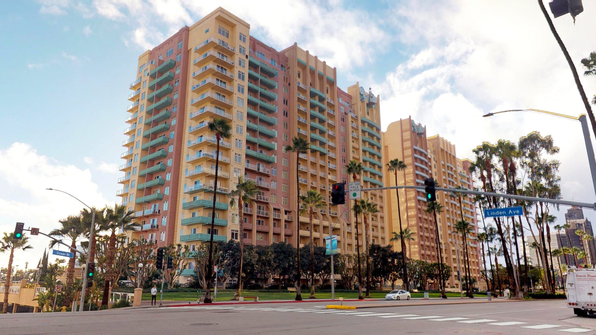 488 E Ocean #504