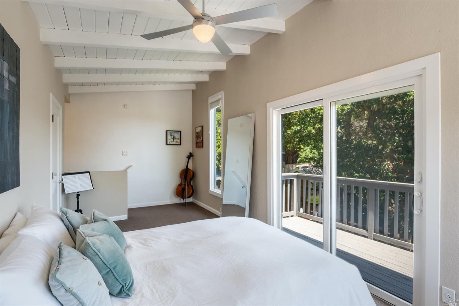 2 Cedarwood Ln