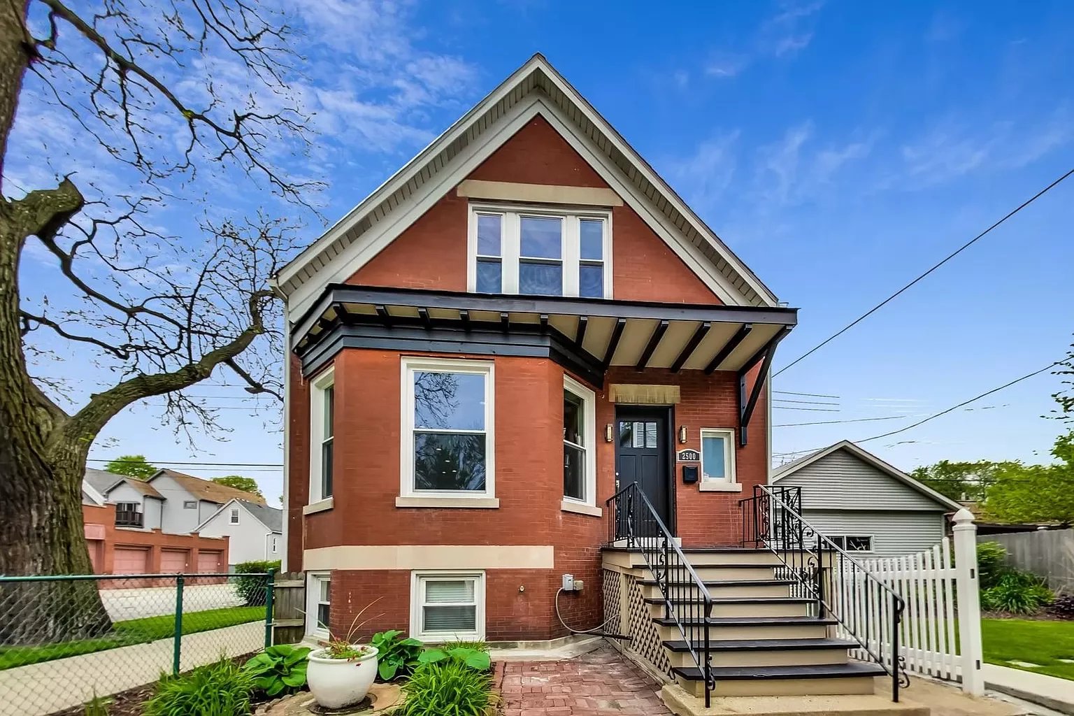 2500 N Francisco Ave