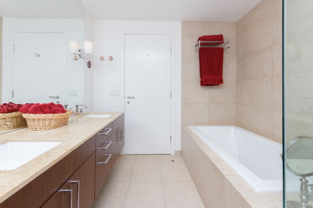 313-100 Saghalie Rd, Victoria