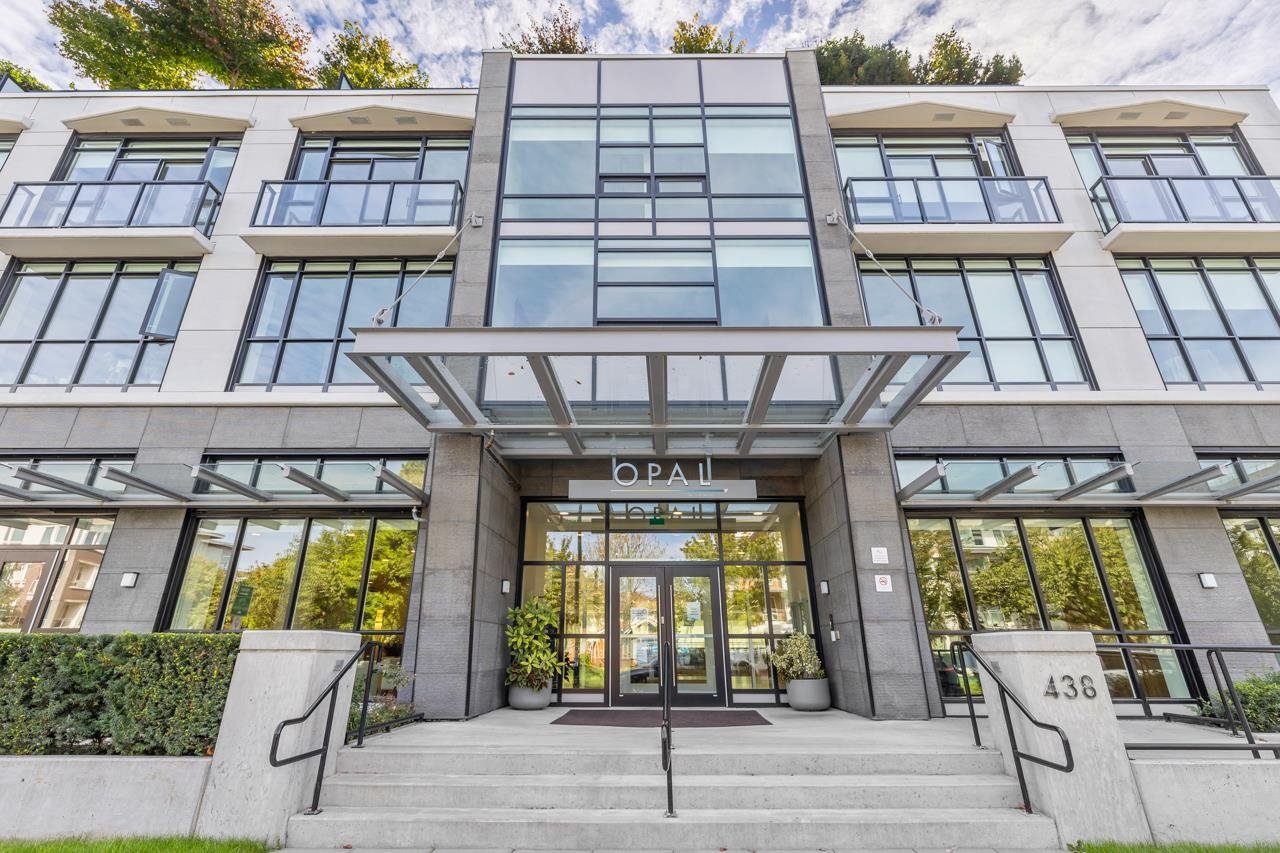 575-438 W King Edward Ave