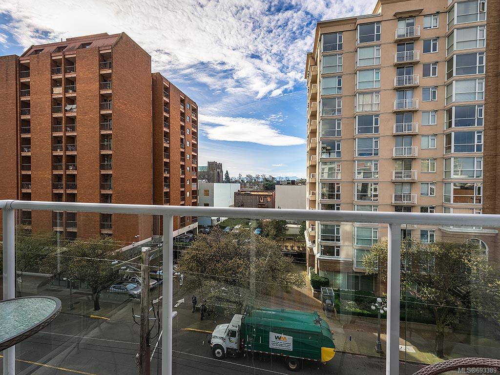 507-860 View St