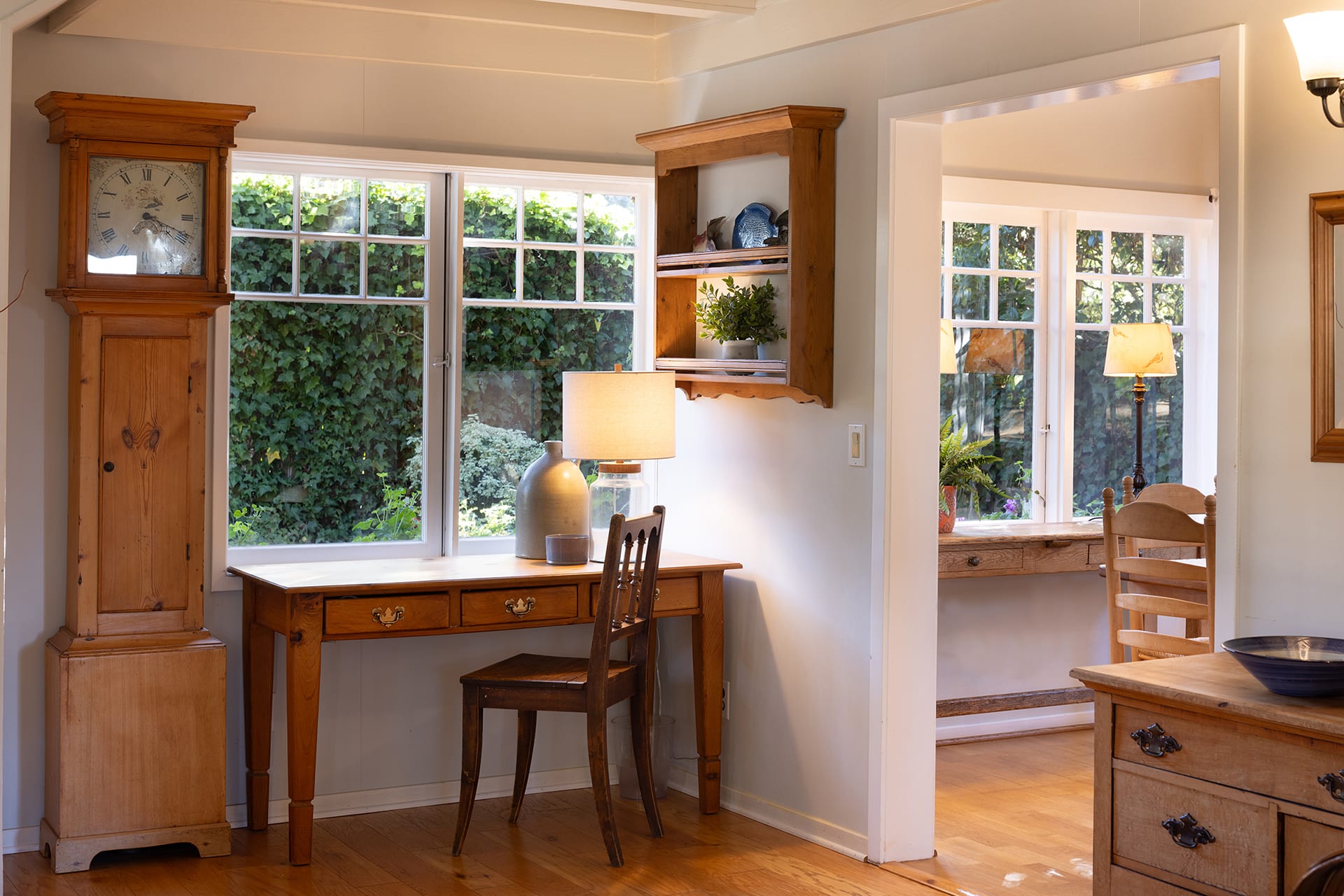 Spacious Carmel Cottage - Monte Verde & 7th SWC