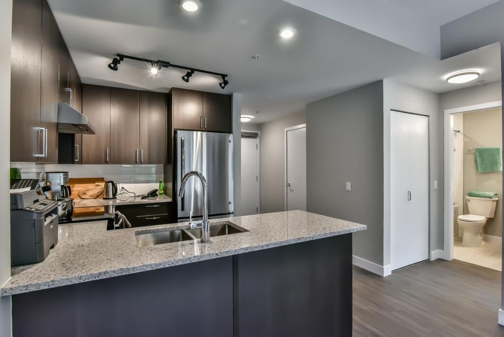 213-3365 E 4th Ave