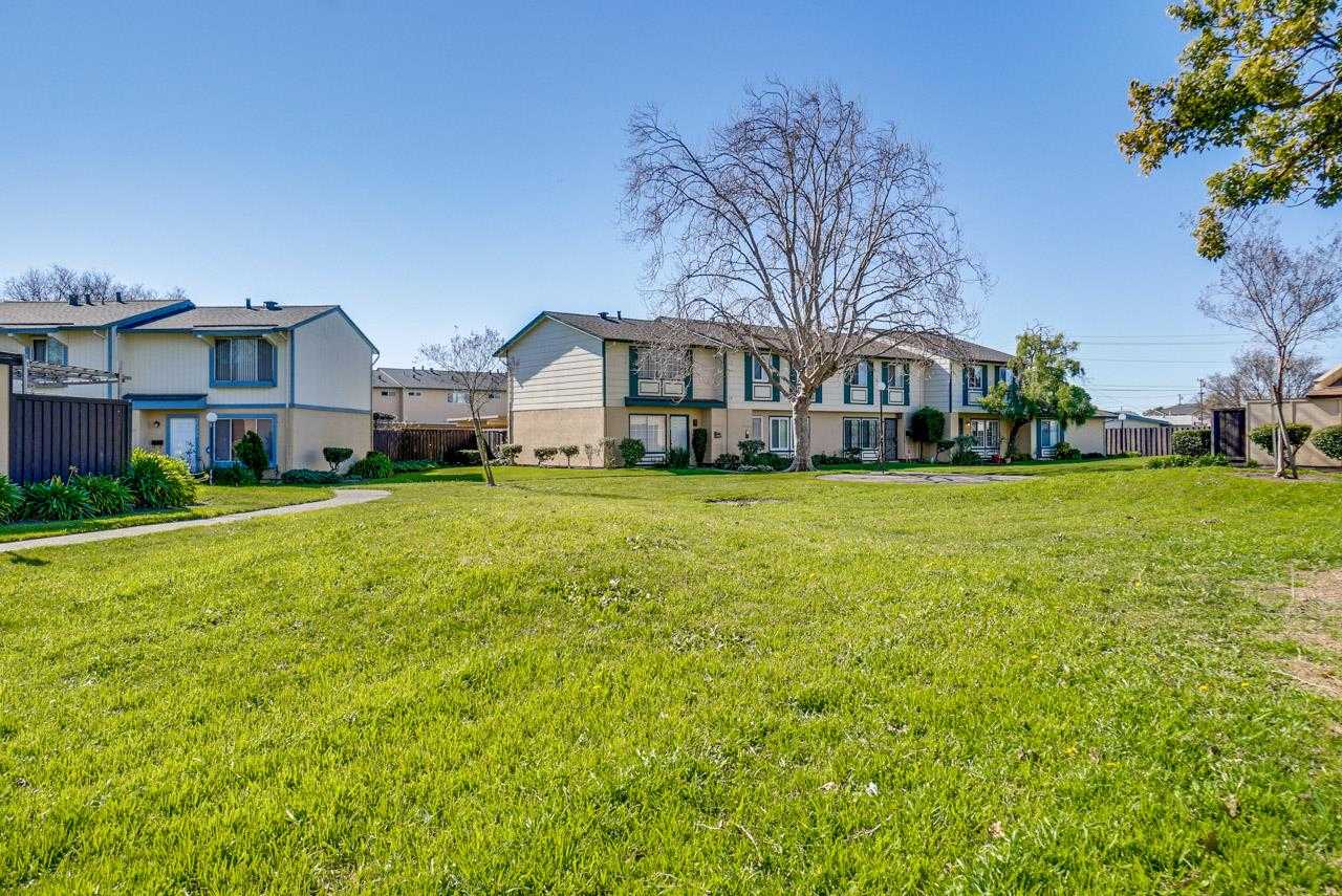 2690 Oliver DR