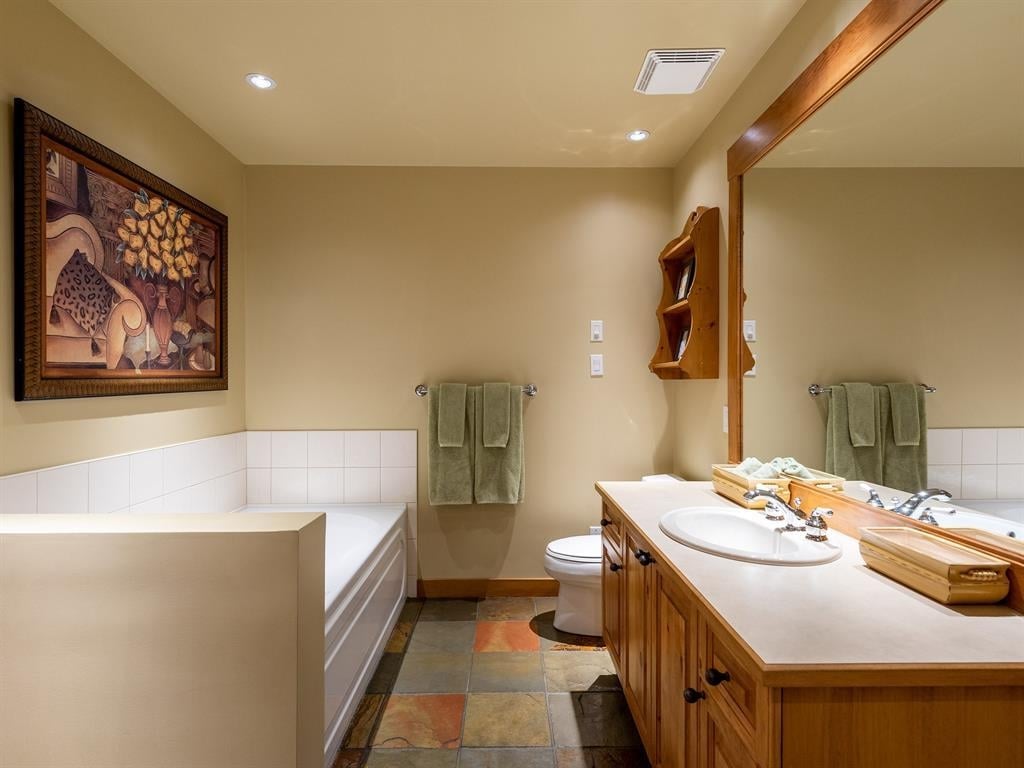 1-4668 Blackcomb Wy