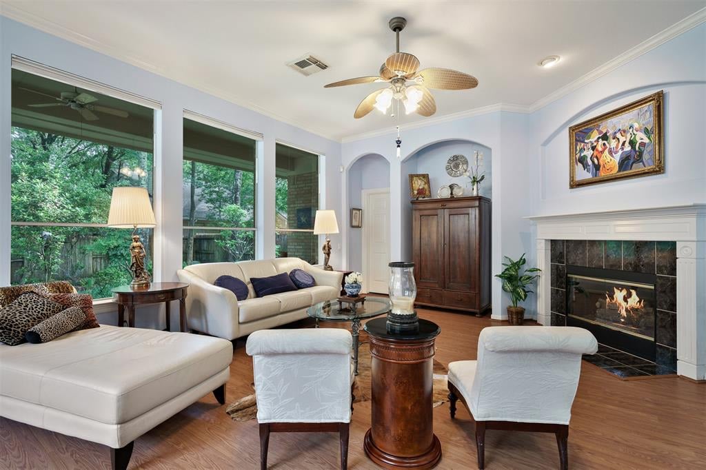 6 Robindale Circle
