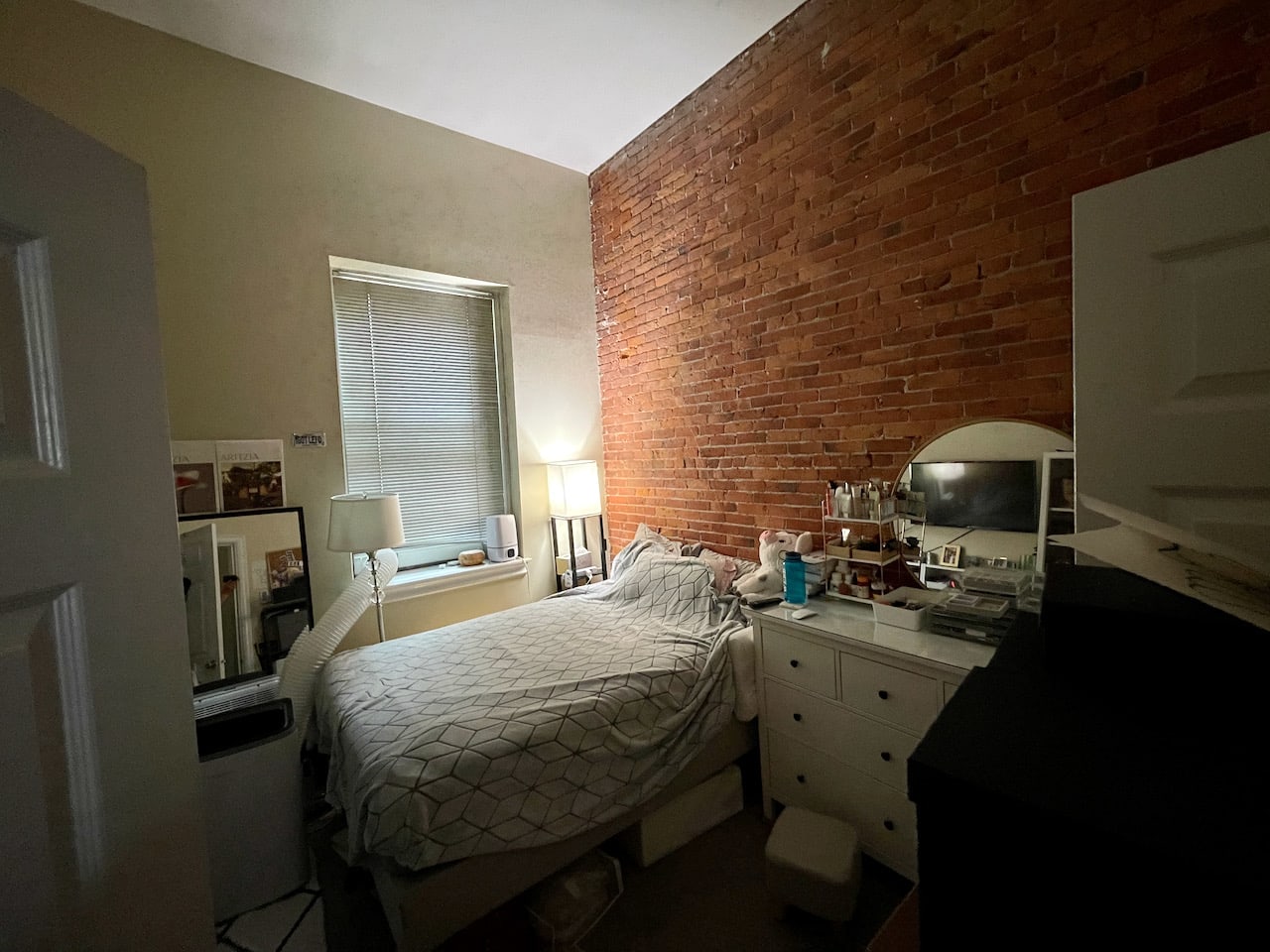 Mass Ave @ Shawmut Ave - 2 bed 1 bath w. Laundry and Deck! September! 