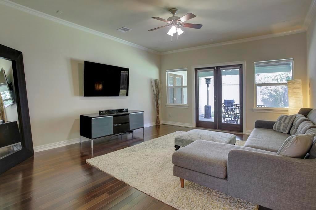 1140 Du Barry Ln