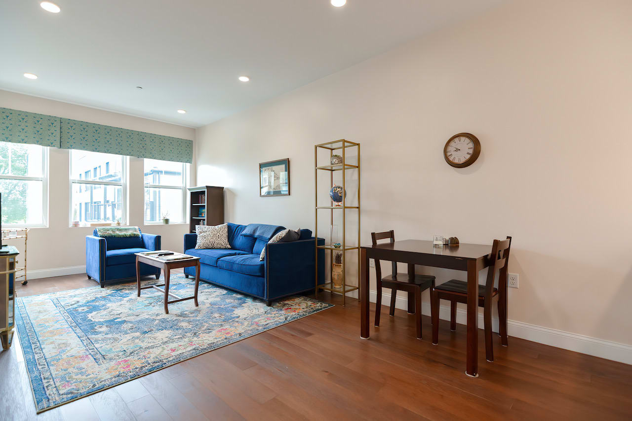 South Boston - Sunny 1 bed 1 bath w. Garage Parking & Central AC! July 15 or August 1!