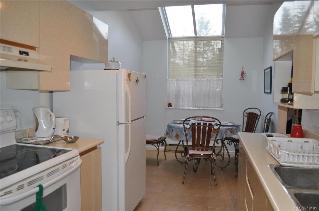 15-5110 Cordova Bay Rd