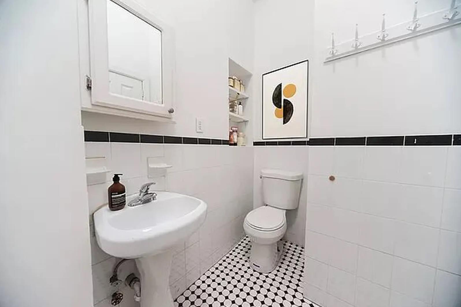 31 Saint Marks Place, Apt 8