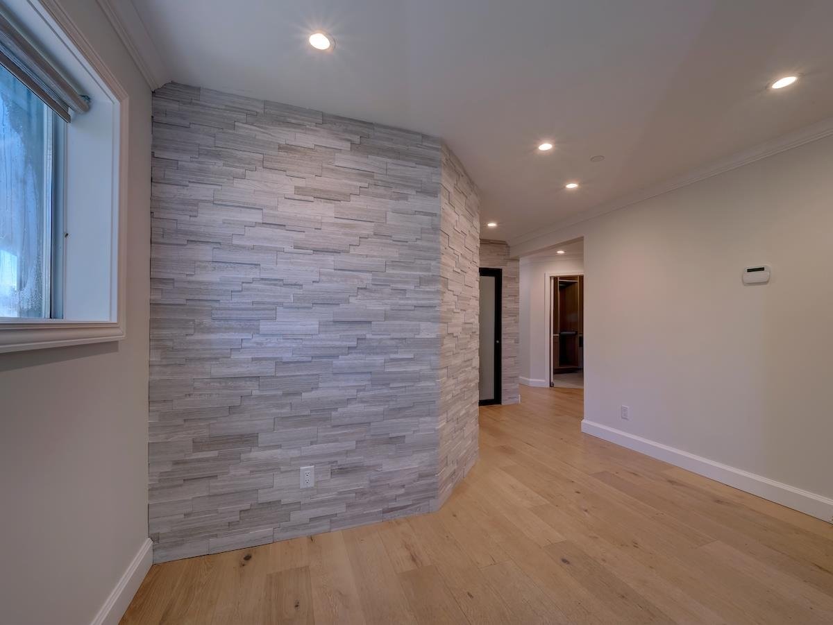 5851 Marine Dr