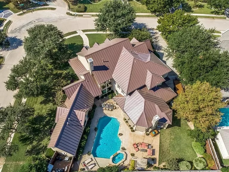 3400 Twin Lakes Way