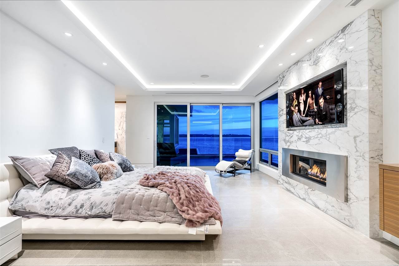 3906 Marine Dr