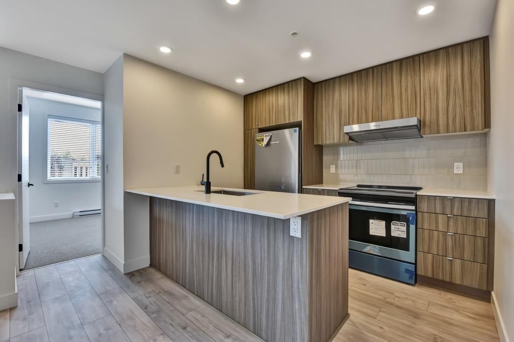 7-32828 Landeau Pl