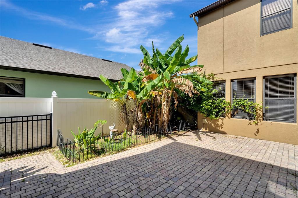 9707 Moss Rose Way