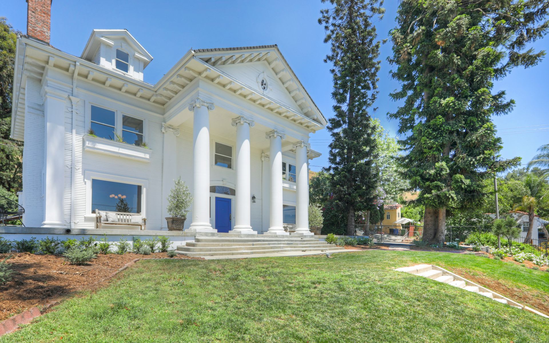 901 Isabel St