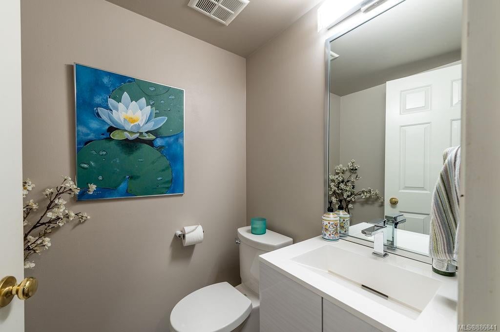 7-4540 W Saanich Rd