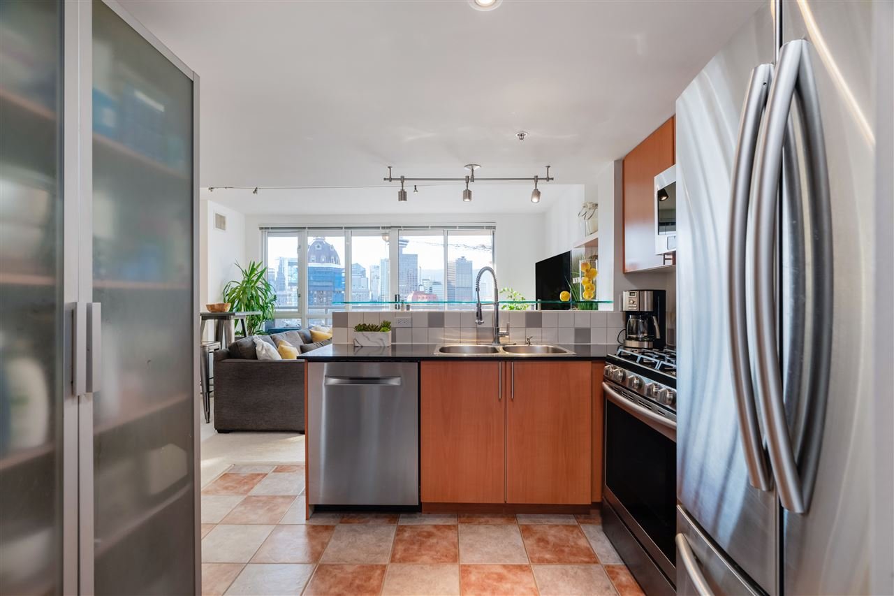 1903-63 Keefer Pl