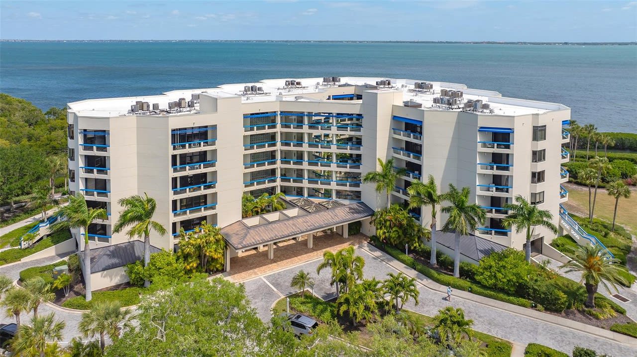 2120 Harbourside Dr, #657