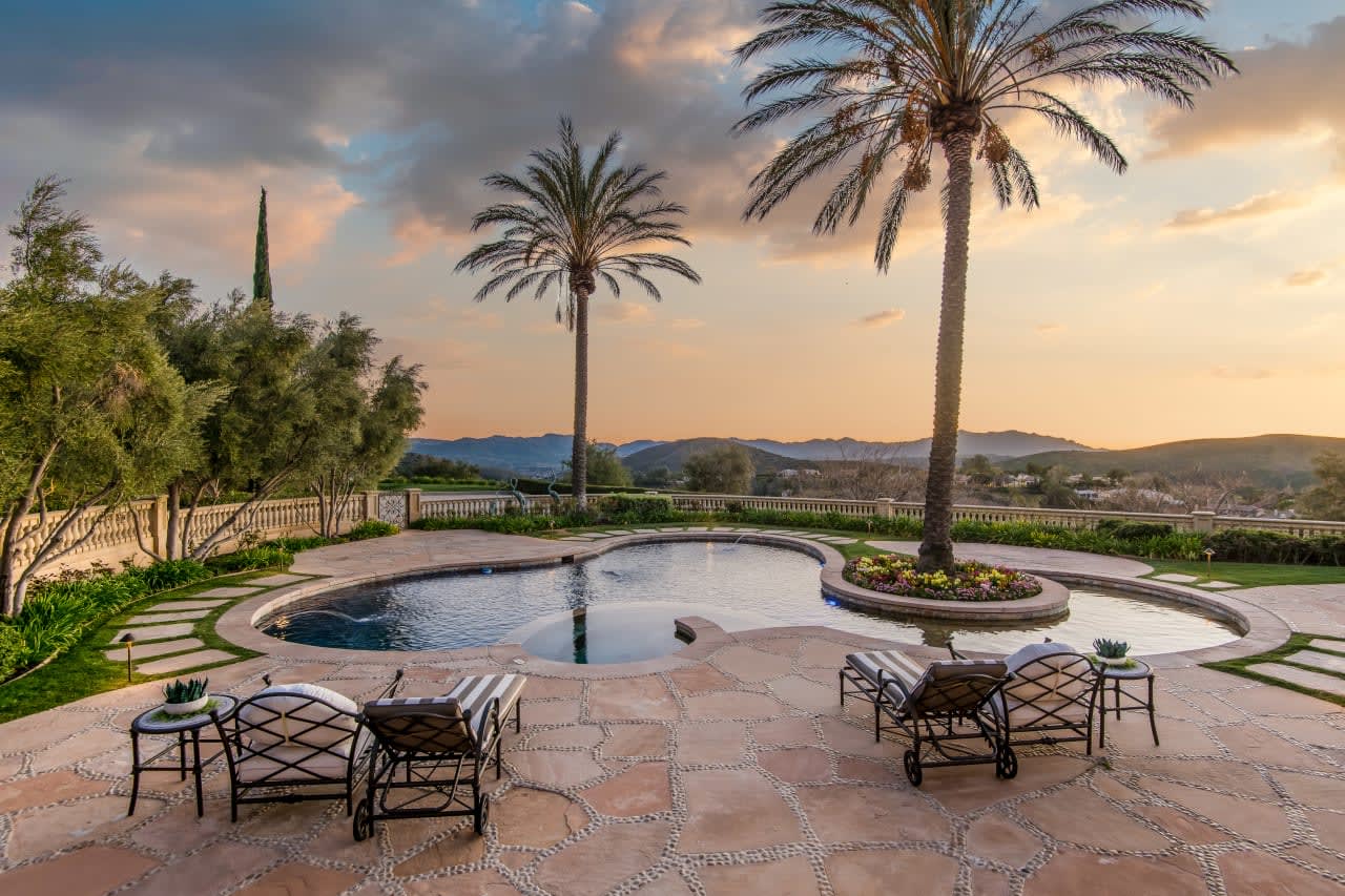 1233 Woodland Grove Ct, Calabasas Real Estate