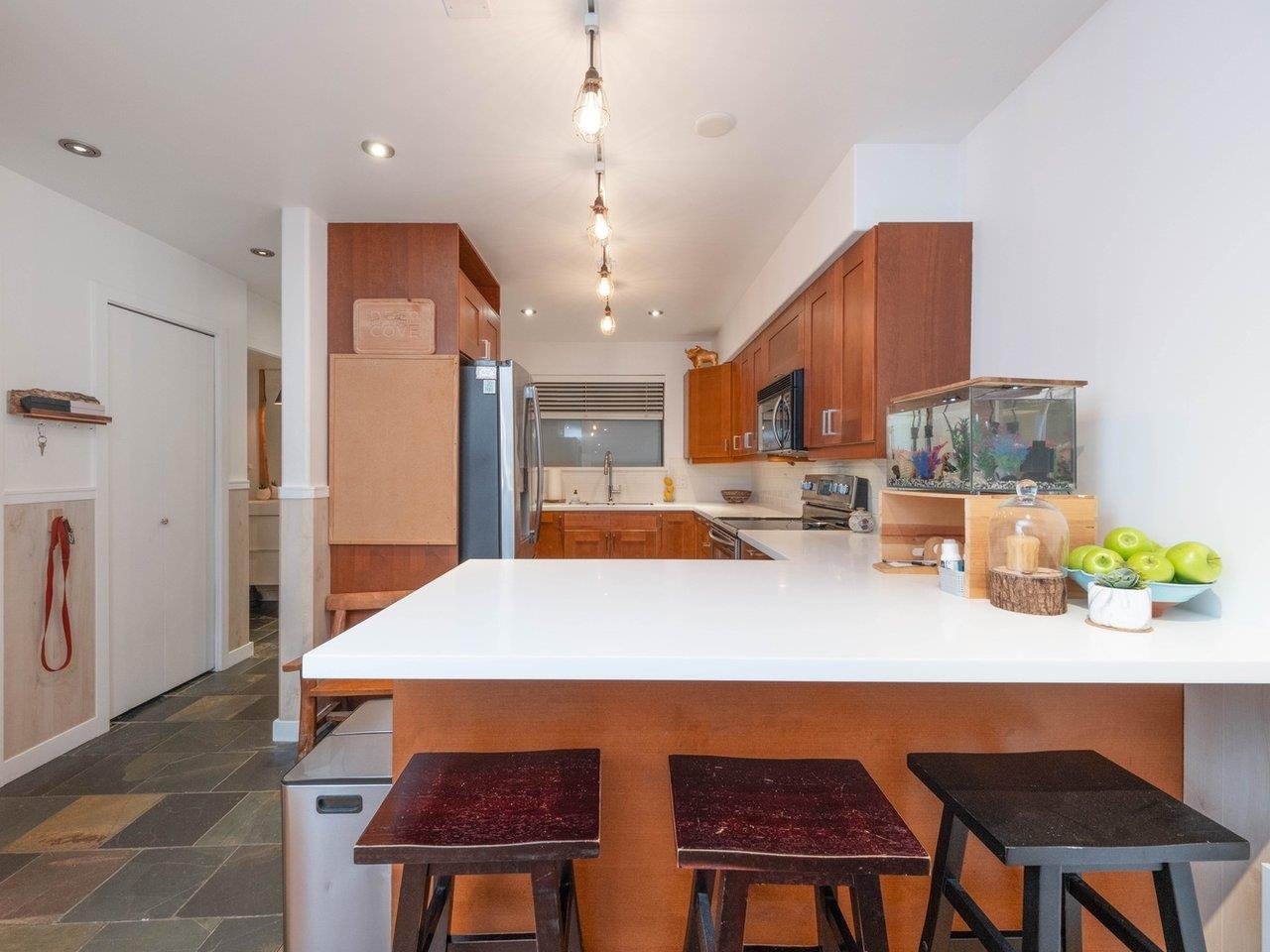 9-2151 Banbury Rd